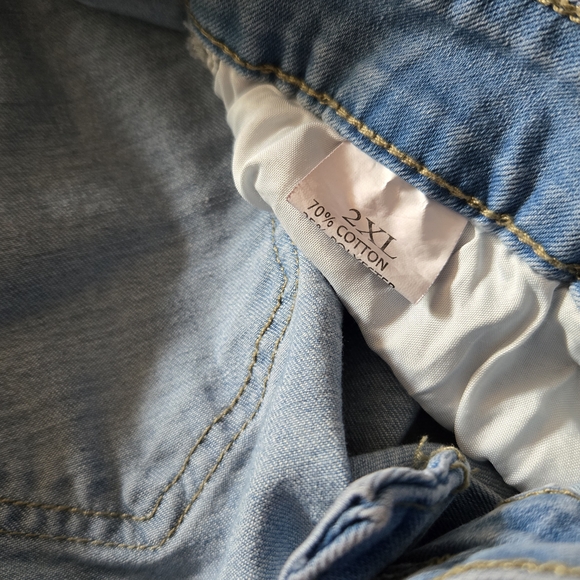 Women's Plus Size Stretchy Denim Shorts High Waisted Jean Shorts - Picture 3 of 3